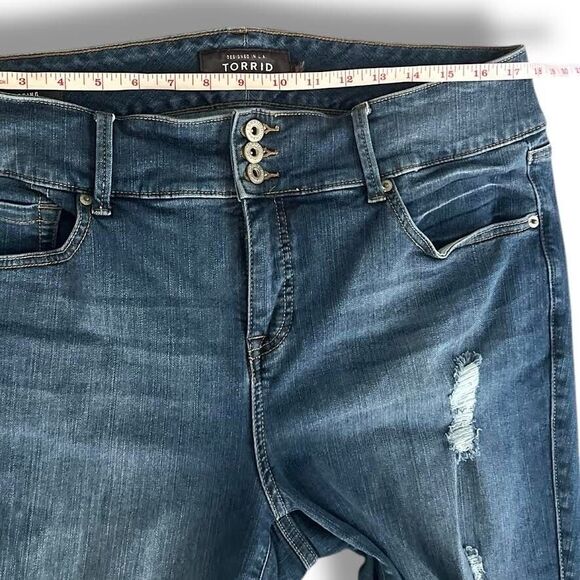 Torrid Premium Jeans Women's Plus 18R Blue Jeggings Distressed High Rise Curvy - Picture 14 of 16